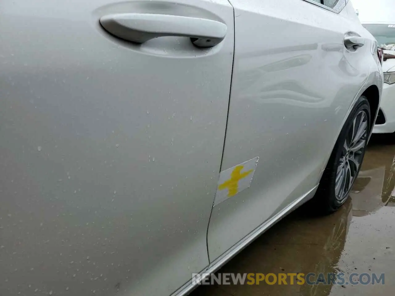 12 Photograph of a damaged car 58ABZ1B19KU037249 LEXUS ES350 2019