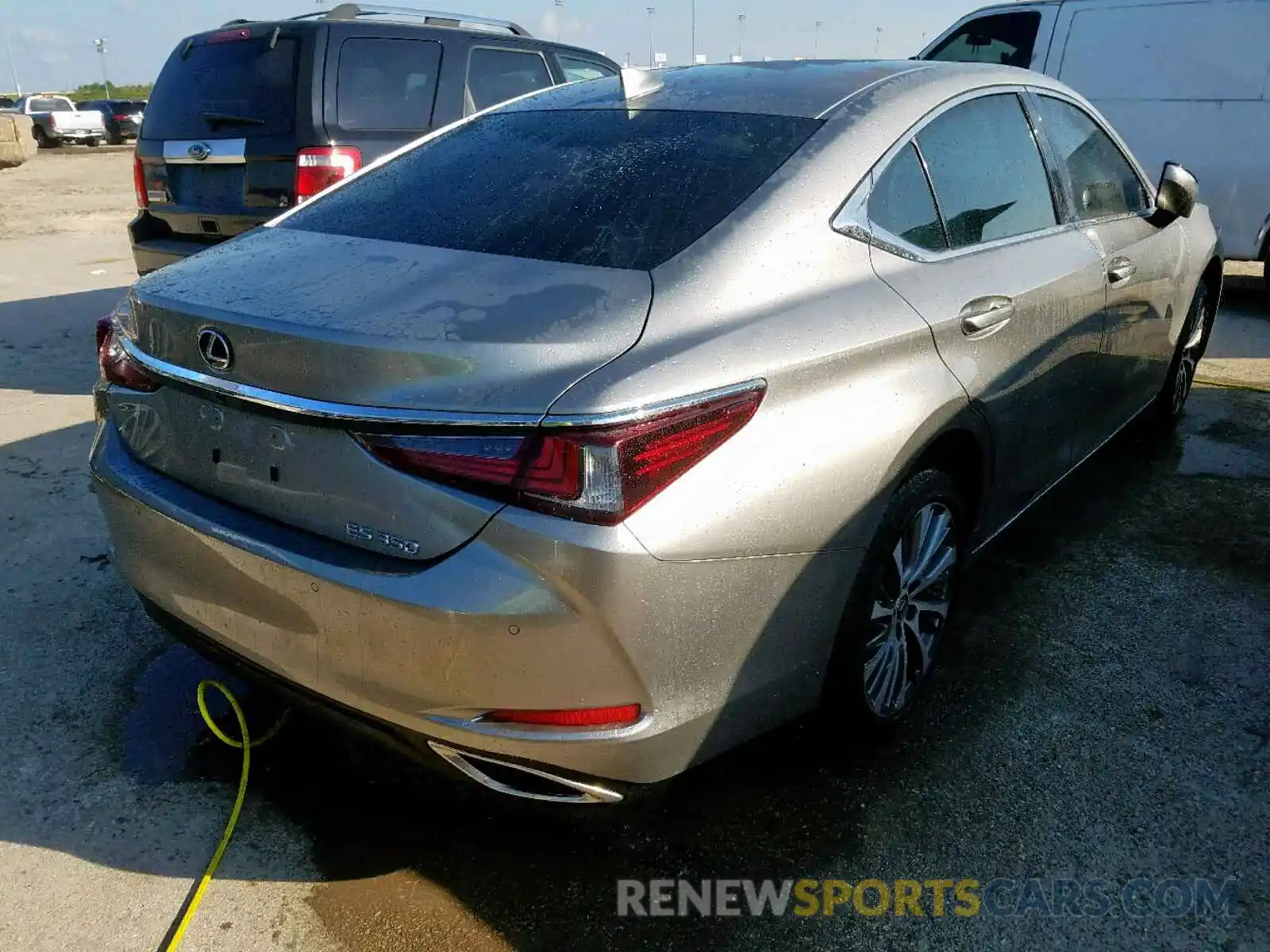 4 Photograph of a damaged car 58ABZ1B19KU044170 LEXUS ES350 2019