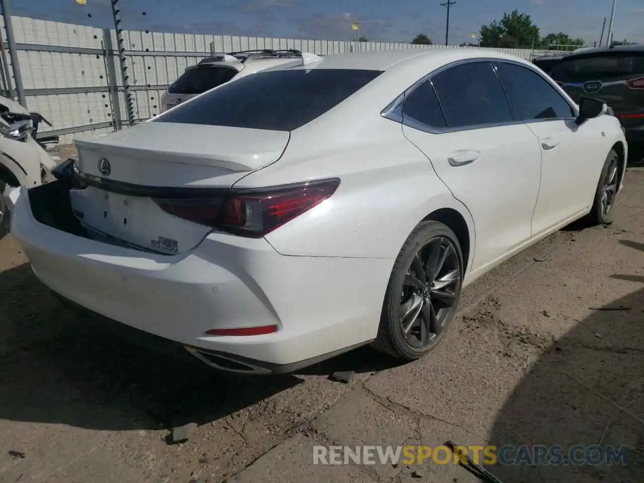 4 Photograph of a damaged car 58ABZ1B1XKU006558 LEXUS ES350 2019