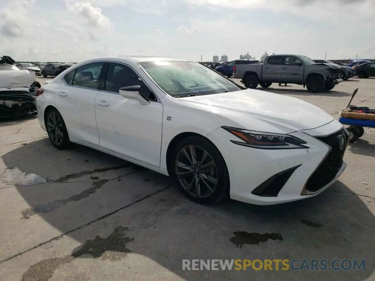 4 Photograph of a damaged car 58ABZ1B1XKU008536 LEXUS ES350 2019
