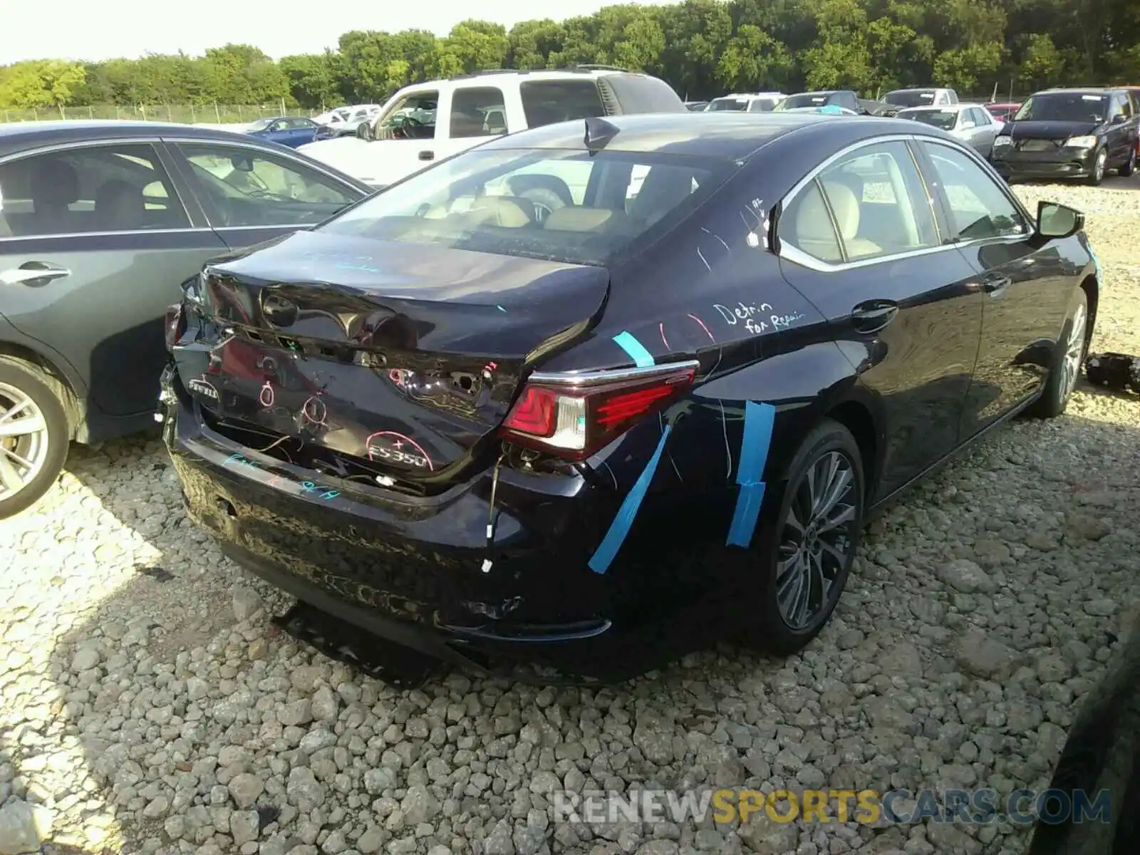 4 Photograph of a damaged car 58ABZ1B1XKU019035 LEXUS ES350 2019