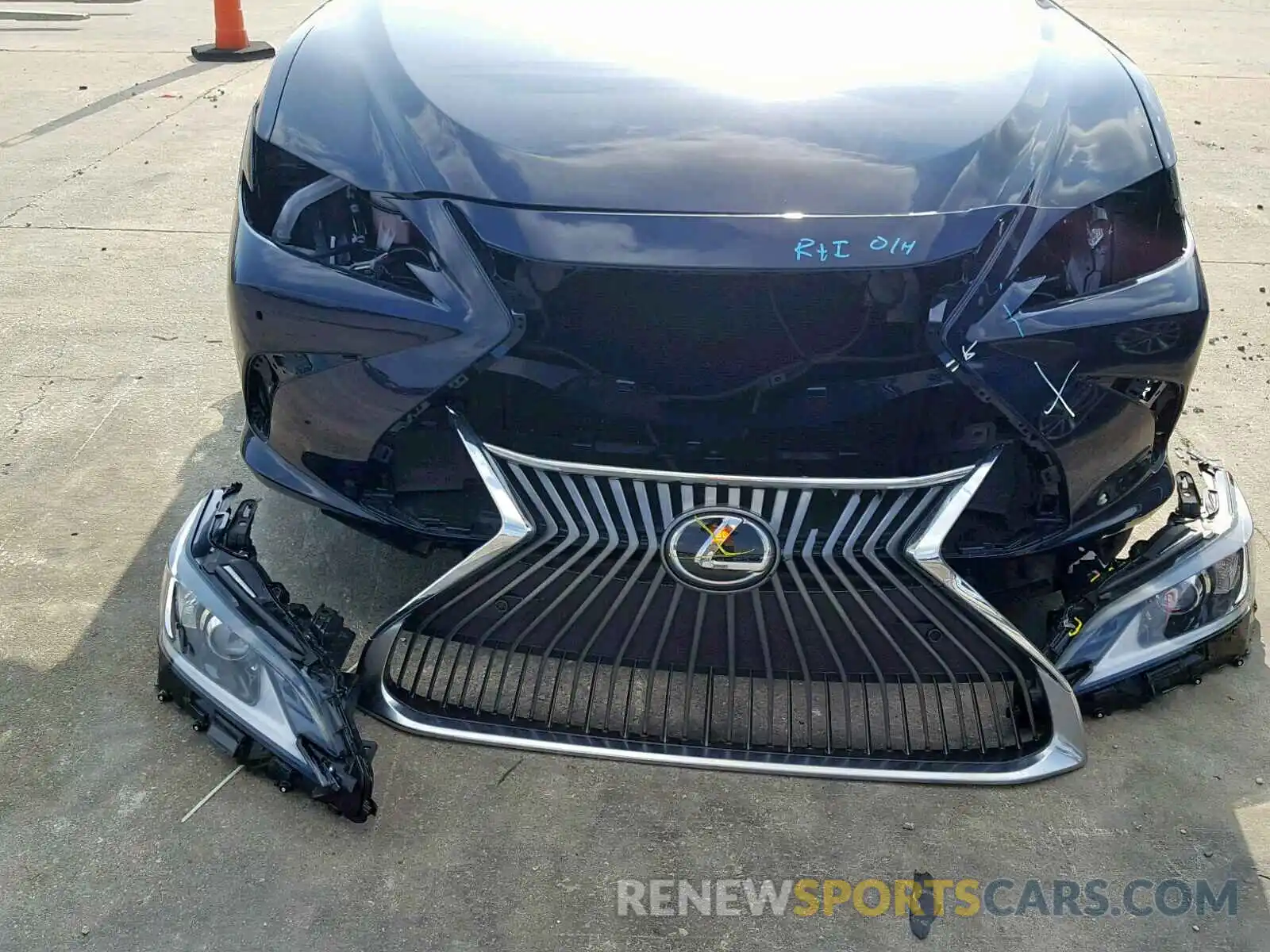 9 Photograph of a damaged car 58ABZ1B1XKU019035 LEXUS ES350 2019