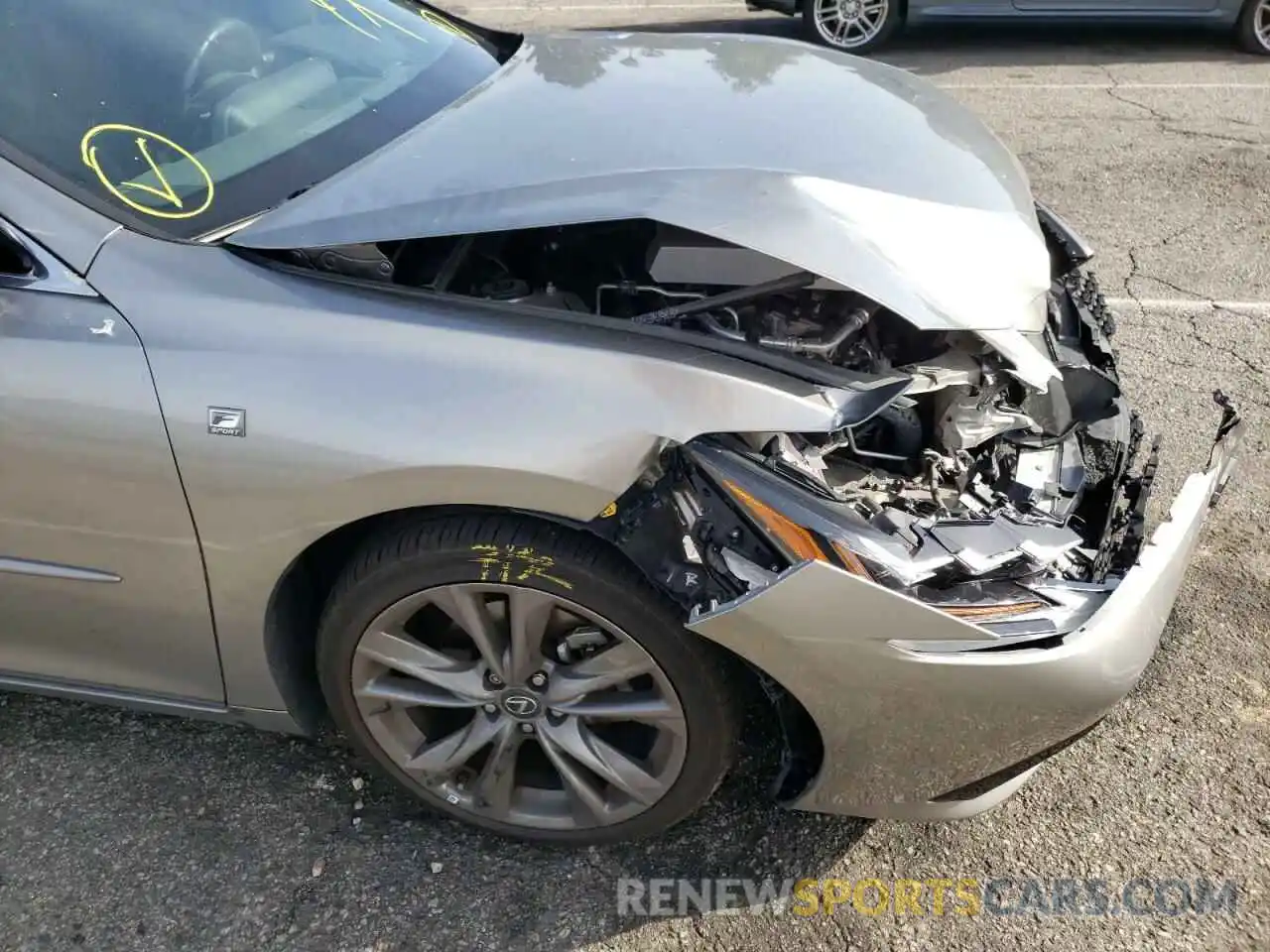 9 Photograph of a damaged car 58ABZ1B1XKU023800 LEXUS ES350 2019