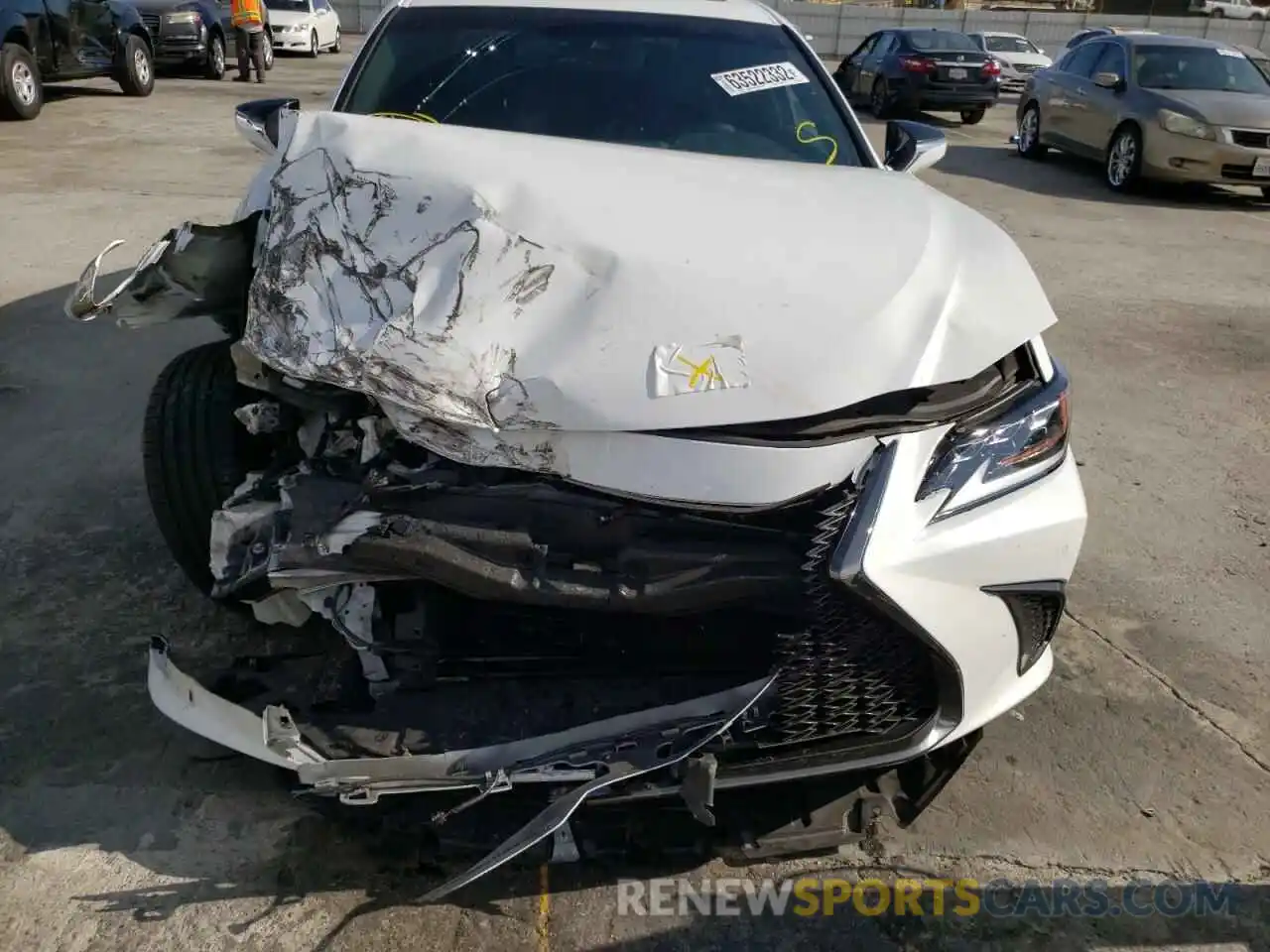 9 Photograph of a damaged car 58ABZ1B1XKU024395 LEXUS ES350 2019