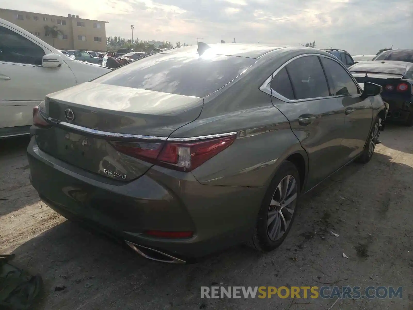 4 Photograph of a damaged car 58ABZ1B1XKU026728 LEXUS ES350 2019