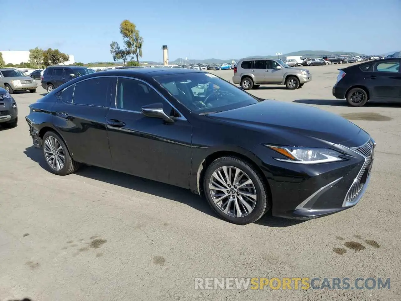4 Photograph of a damaged car 58ABZ1B1XKU027328 LEXUS ES350 2019