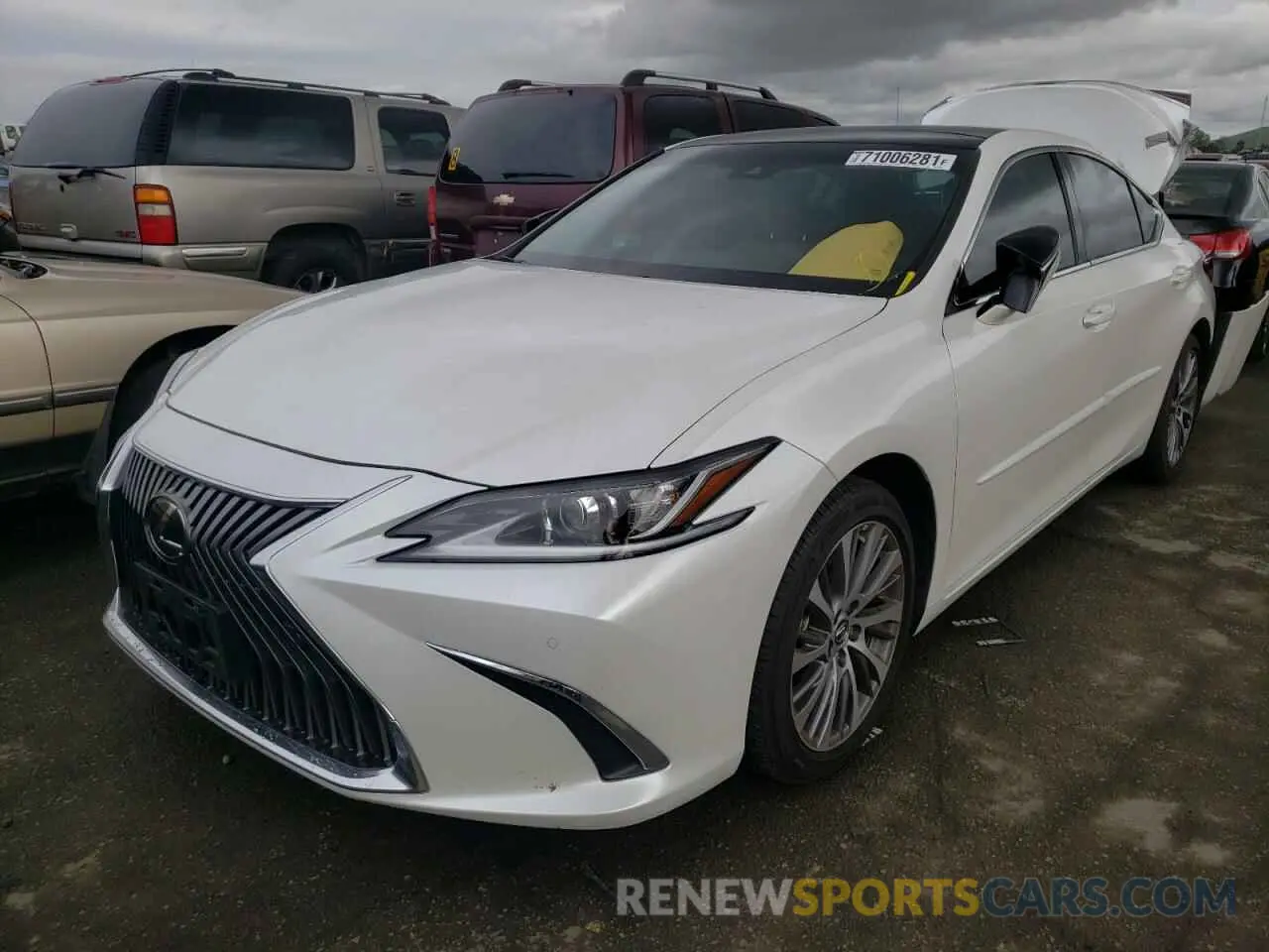 2 Photograph of a damaged car 58ABZ1B1XKU027636 LEXUS ES350 2019