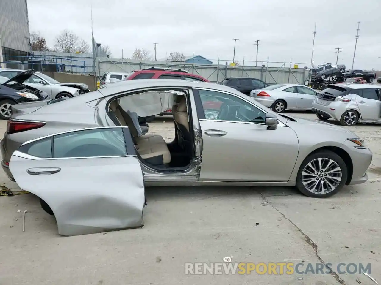 9 Photograph of a damaged car 58ABZ1B1XKU035879 LEXUS ES350 2019