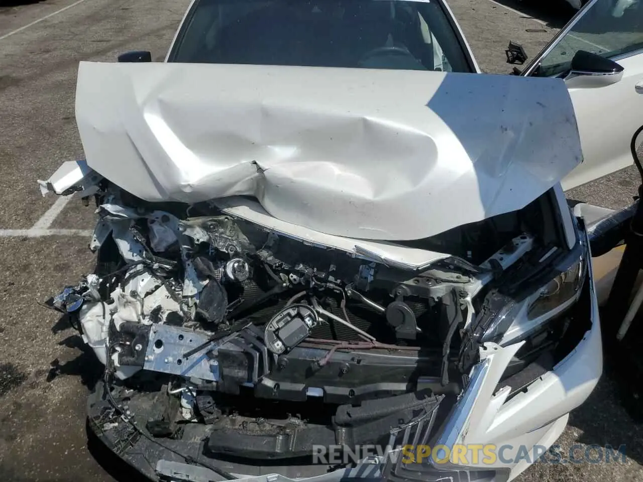 11 Photograph of a damaged car 58ABZ1B1XKU042461 LEXUS ES350 2019