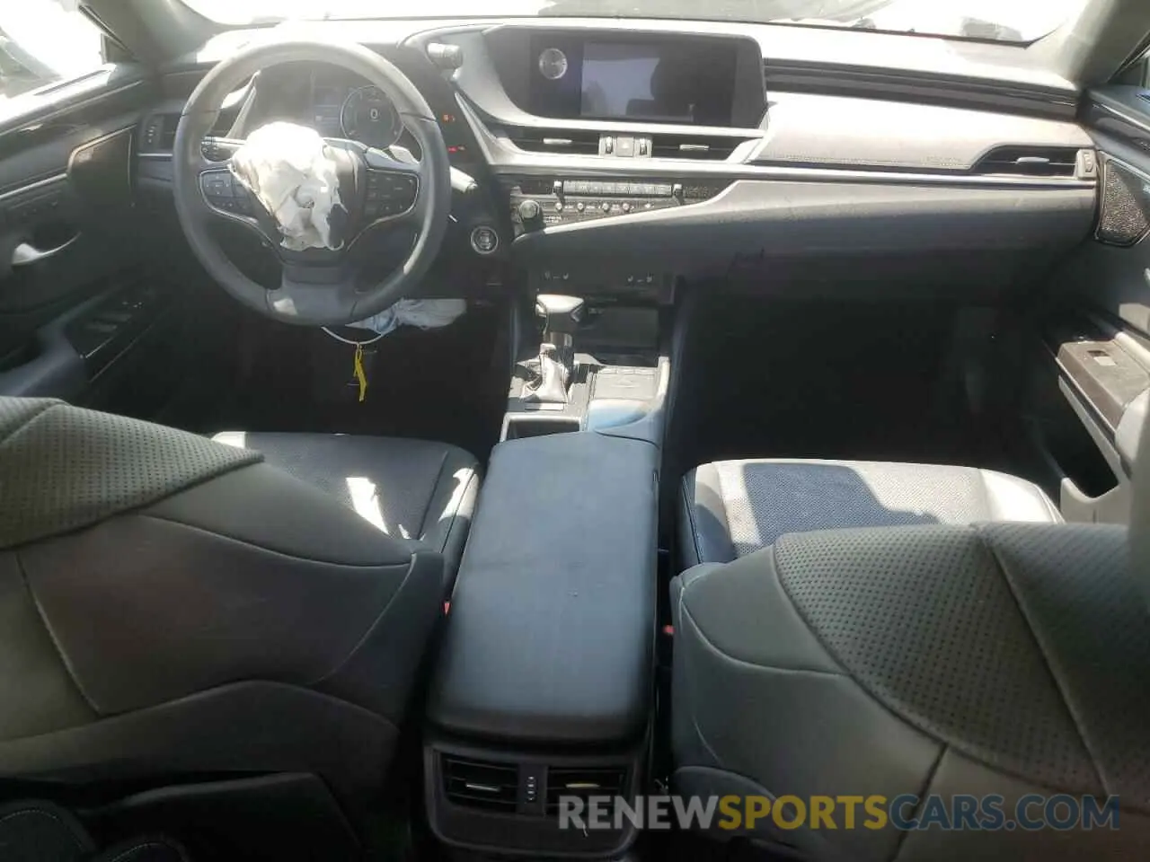 8 Photograph of a damaged car 58ABZ1B1XKU042461 LEXUS ES350 2019