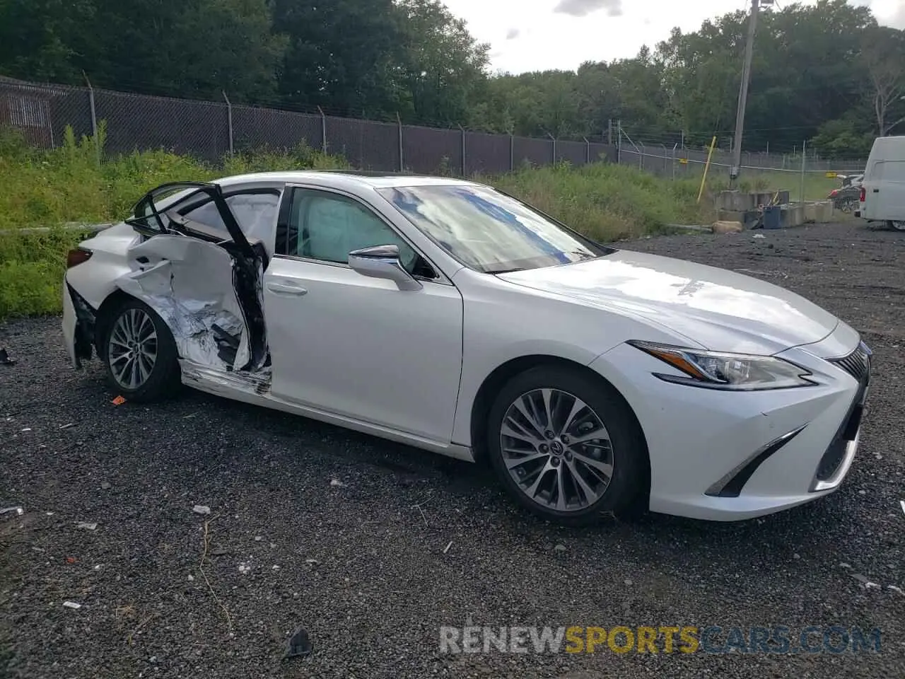 4 Photograph of a damaged car 58ABZ1B1XKU043447 LEXUS ES350 2019