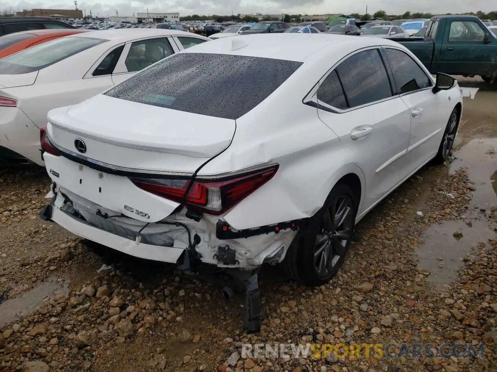 4 Photograph of a damaged car 58ABZ1B1XKU047885 LEXUS ES350 2019