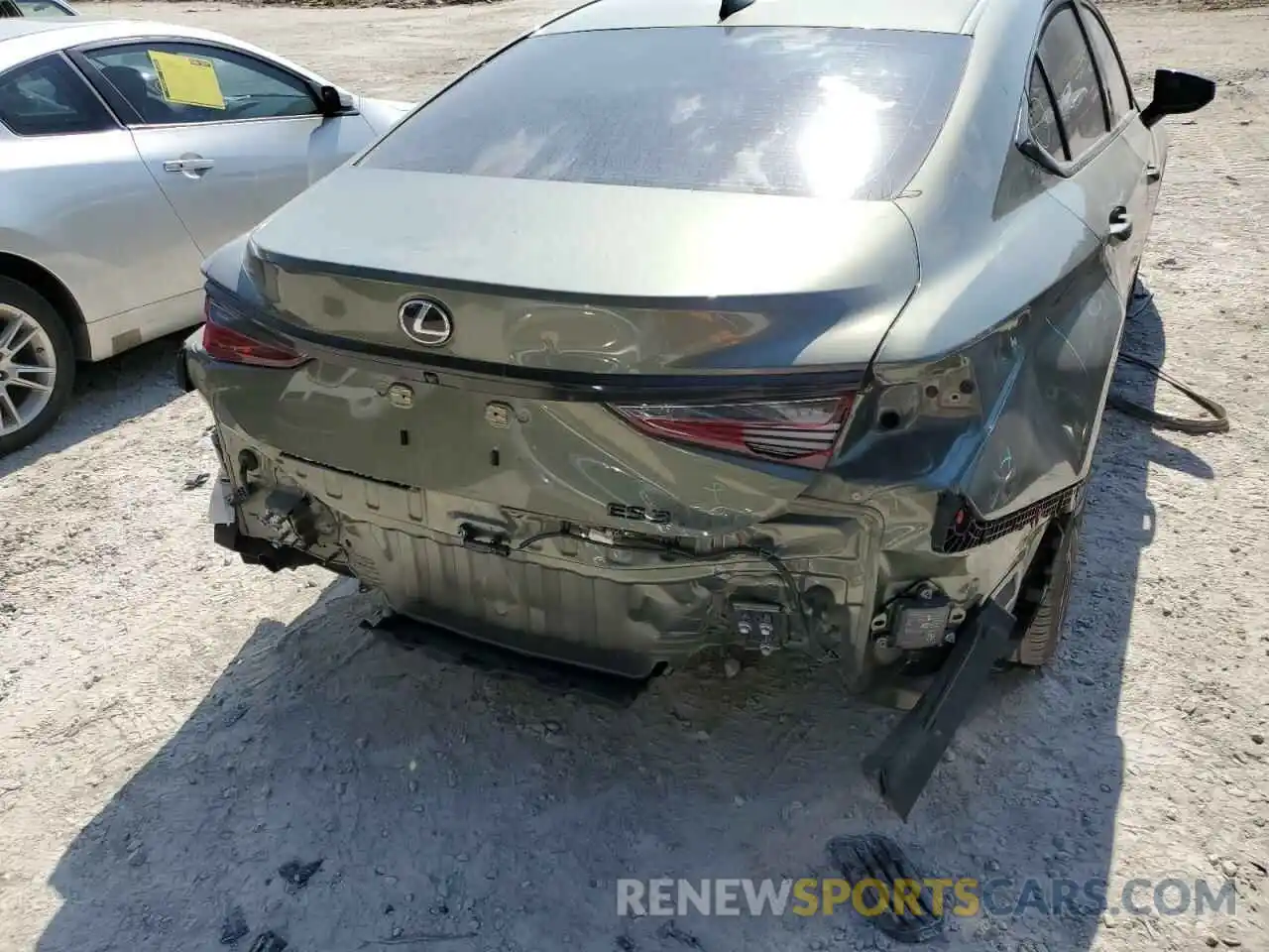 9 Photograph of a damaged car 58ABZ1B1XKU048275 LEXUS ES350 2019