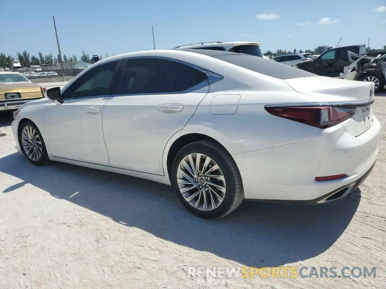 2 Photograph of a damaged car 58ABZ1B1XKU048616 LEXUS ES350 2019