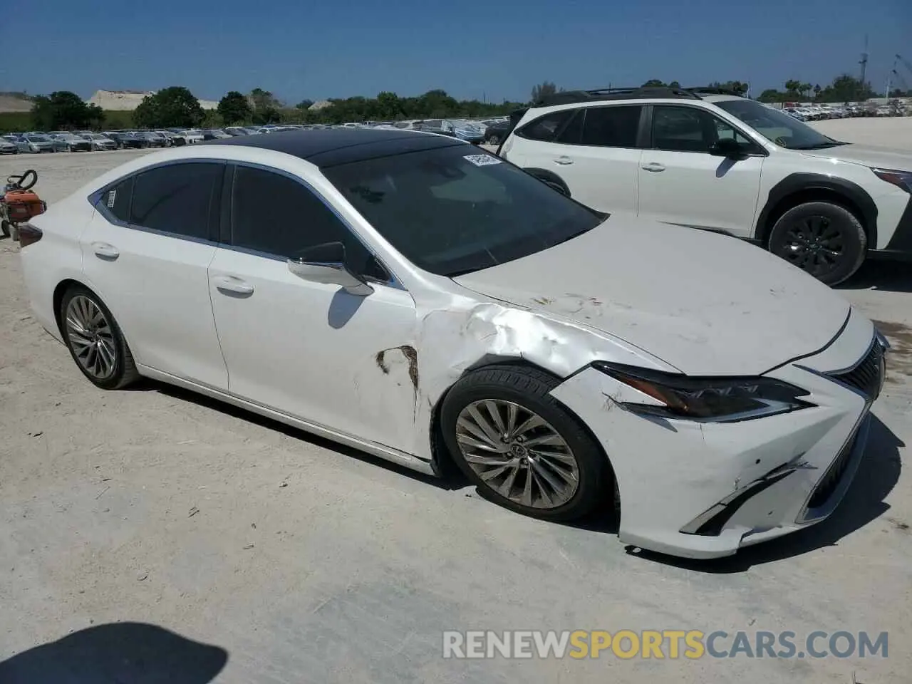 4 Photograph of a damaged car 58ABZ1B1XKU048616 LEXUS ES350 2019