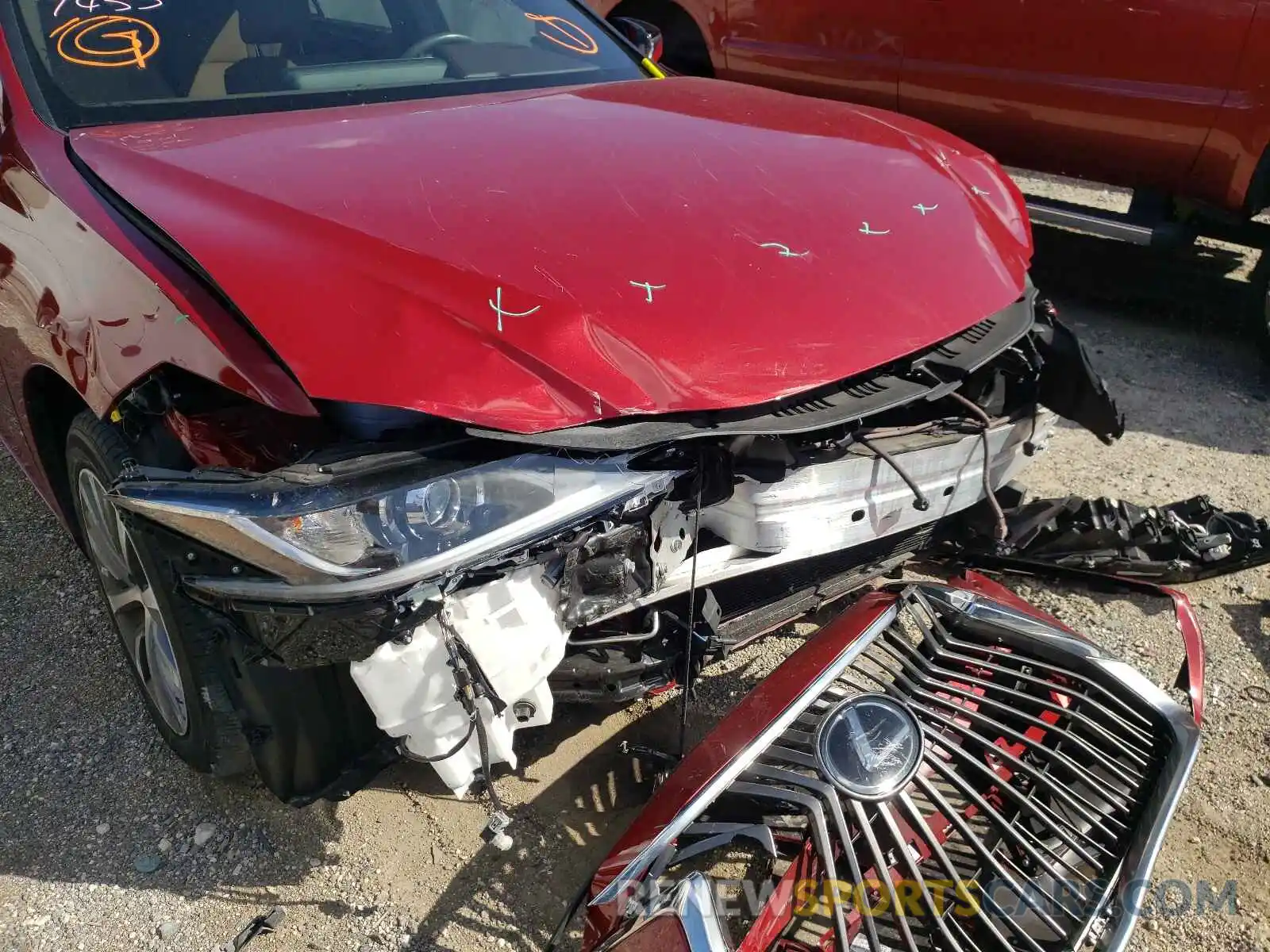 9 Photograph of a damaged car 58ABZ1B1XKU050818 LEXUS ES350 2019