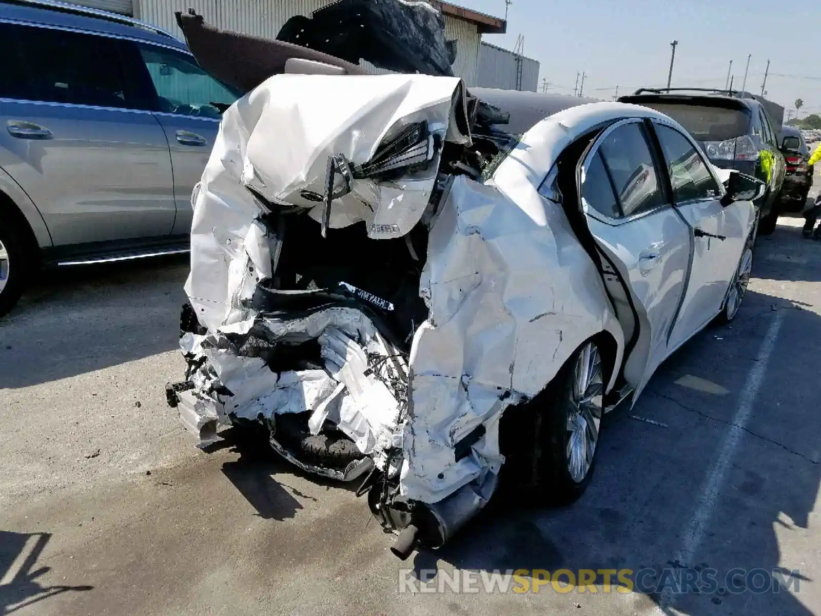 4 Photograph of a damaged car JTHBZ1B13K2004530 LEXUS ES350 2019