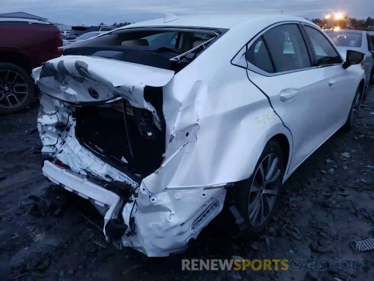 4 Photograph of a damaged car JTHBZ1B13K2004916 LEXUS ES350 2019