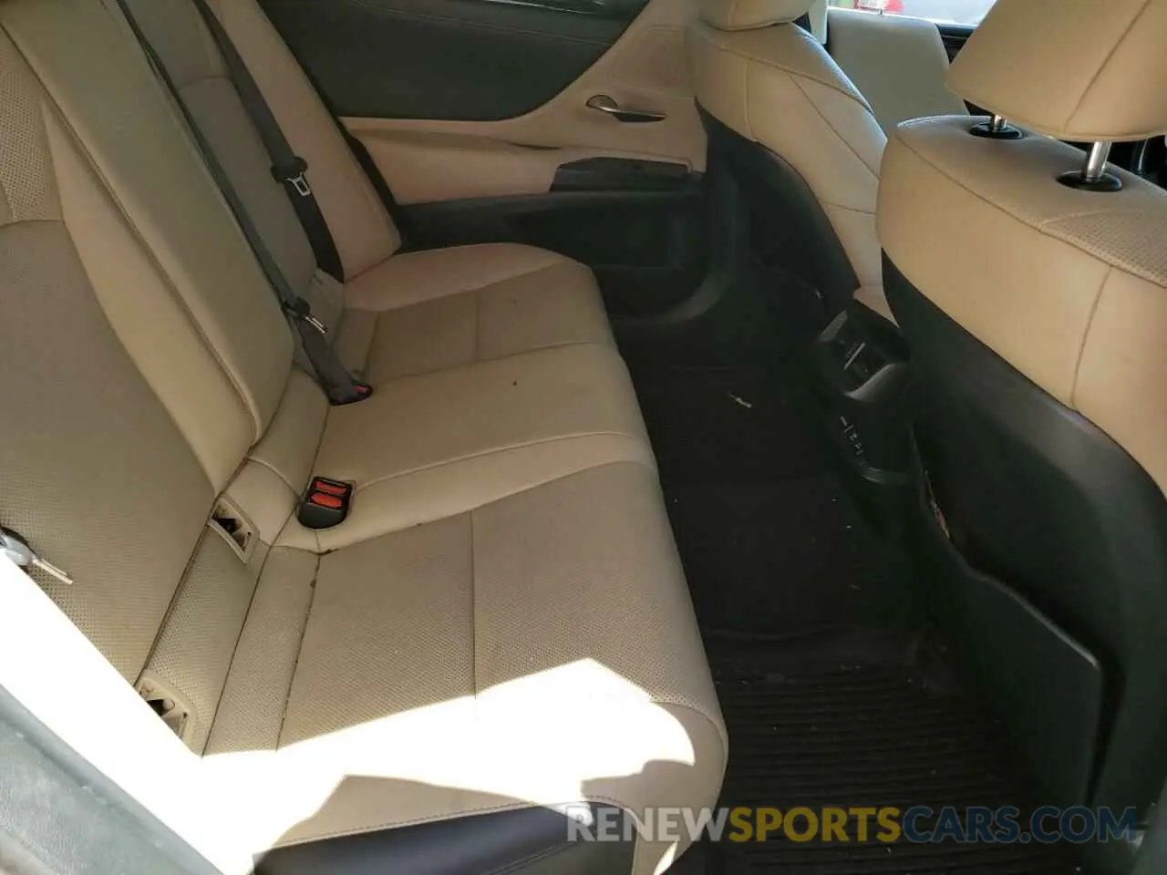 10 Photograph of a damaged car JTHBZ1B14K2003418 LEXUS ES350 2019