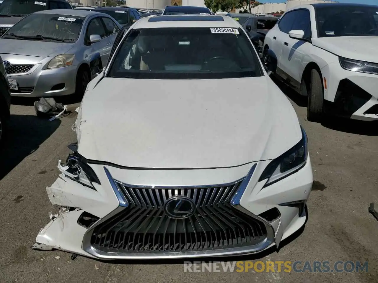 5 Photograph of a damaged car JTHBZ1B14K2003418 LEXUS ES350 2019