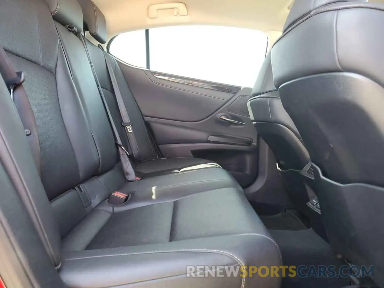 10 Photograph of a damaged car JTHBZ1B18K2004510 LEXUS ES350 2019
