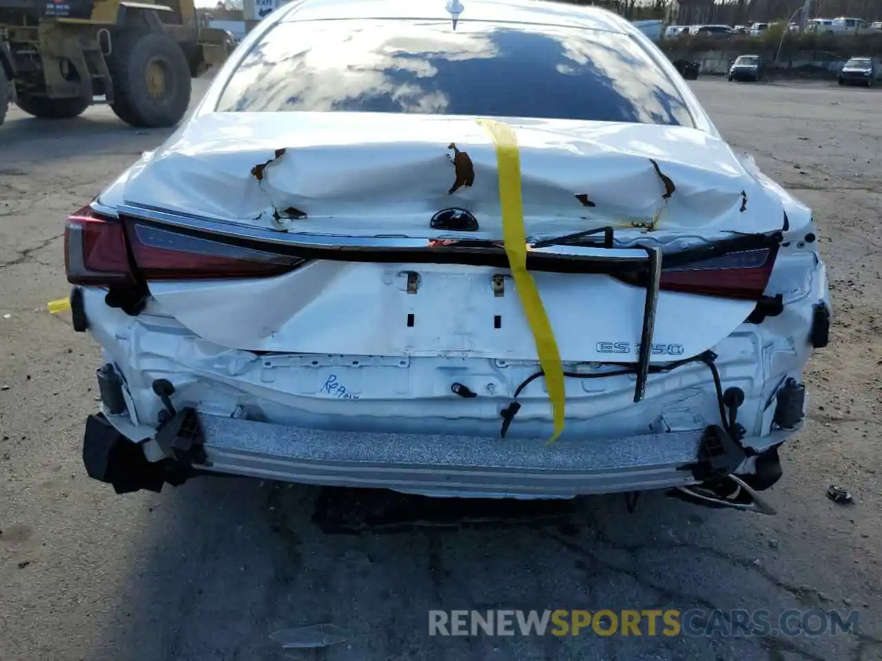 9 Photograph of a damaged car JTHBZ1B19K2001860 LEXUS ES350 2019