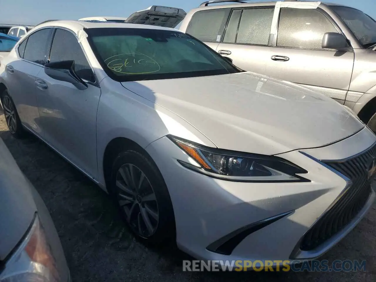 4 Photograph of a damaged car 58ACZ1B17LU073527 LEXUS ES350 2020