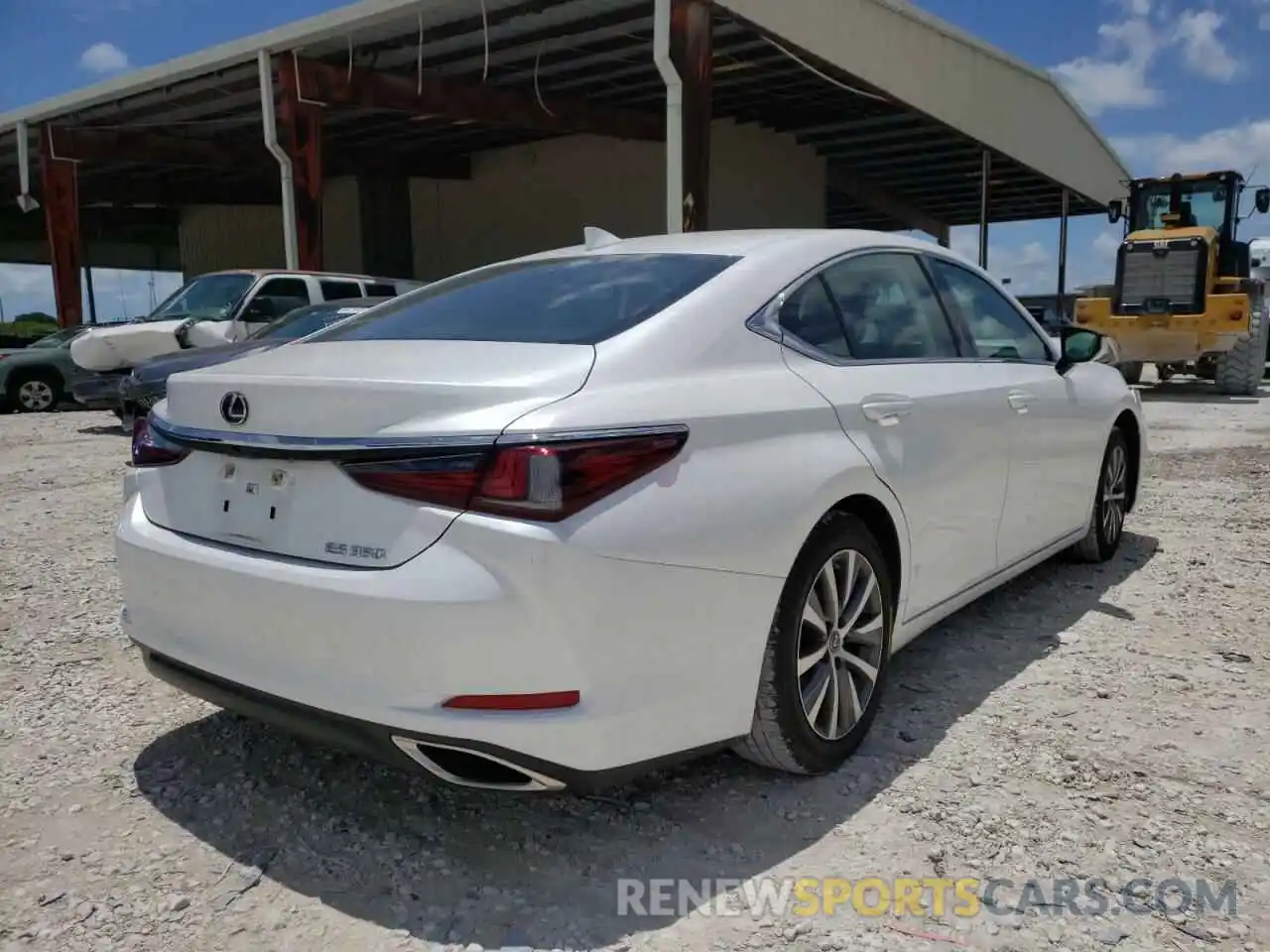 4 Photograph of a damaged car 58ACZ1B17LU074595 LEXUS ES350 2020