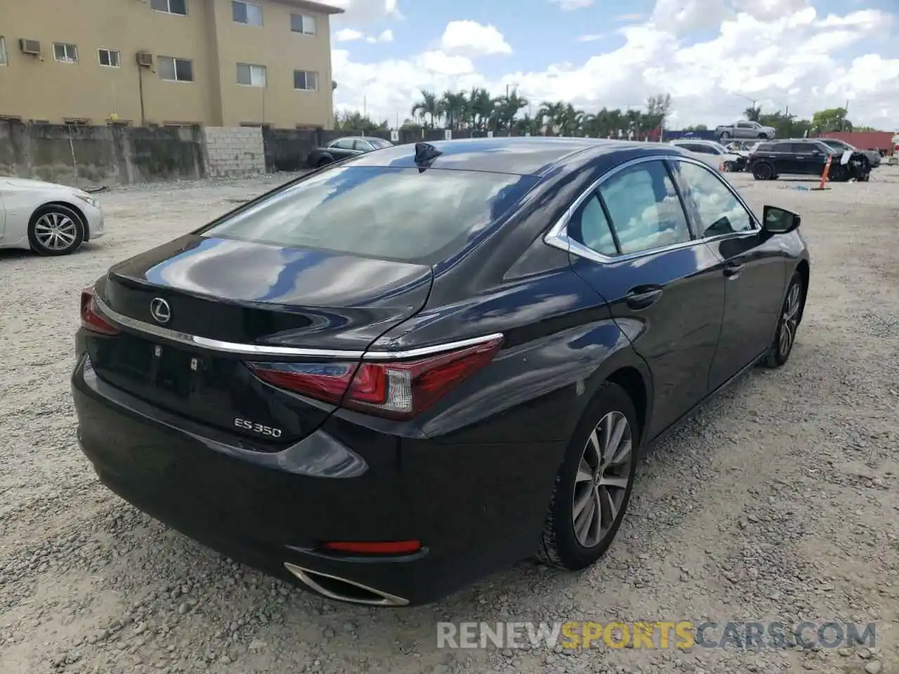 4 Photograph of a damaged car 58ACZ1B17LU077030 LEXUS ES350 2020