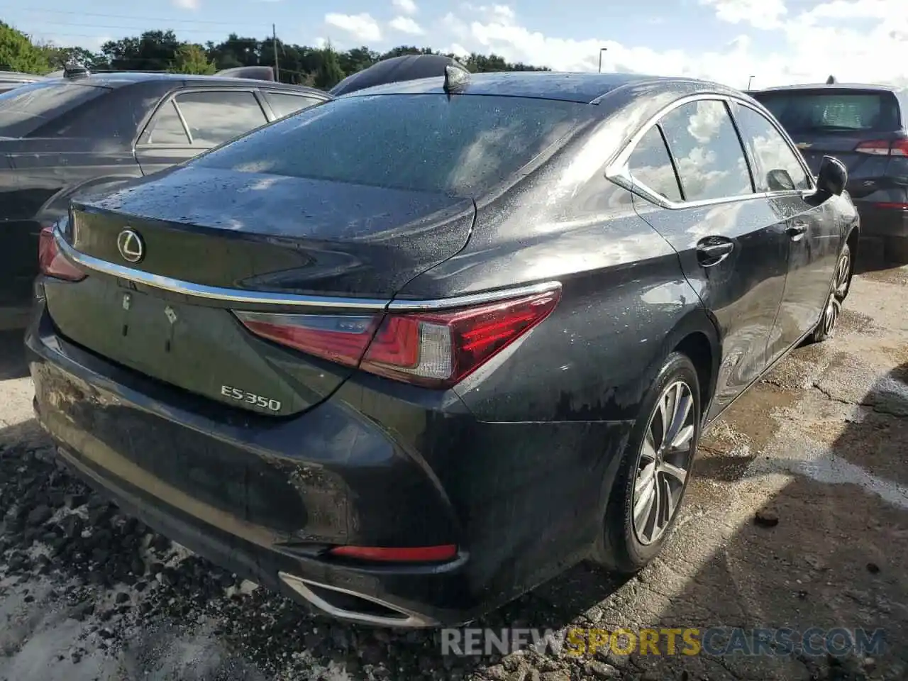 4 Photograph of a damaged car 58ACZ1B1XLU056687 LEXUS ES350 2020