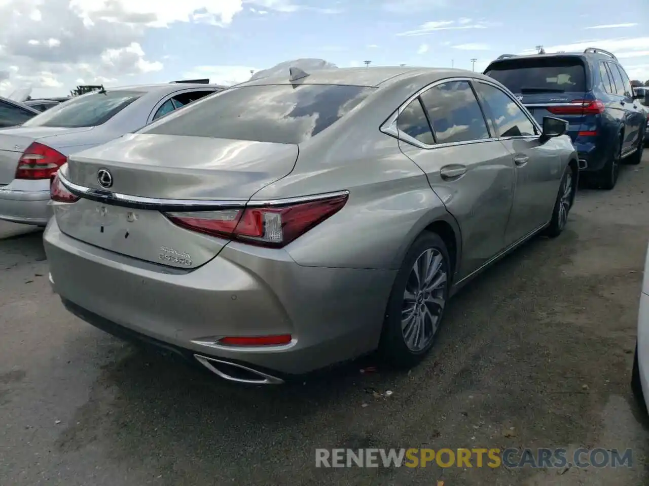 4 Photograph of a damaged car 58ADZ1B10LU063801 LEXUS ES350 2020