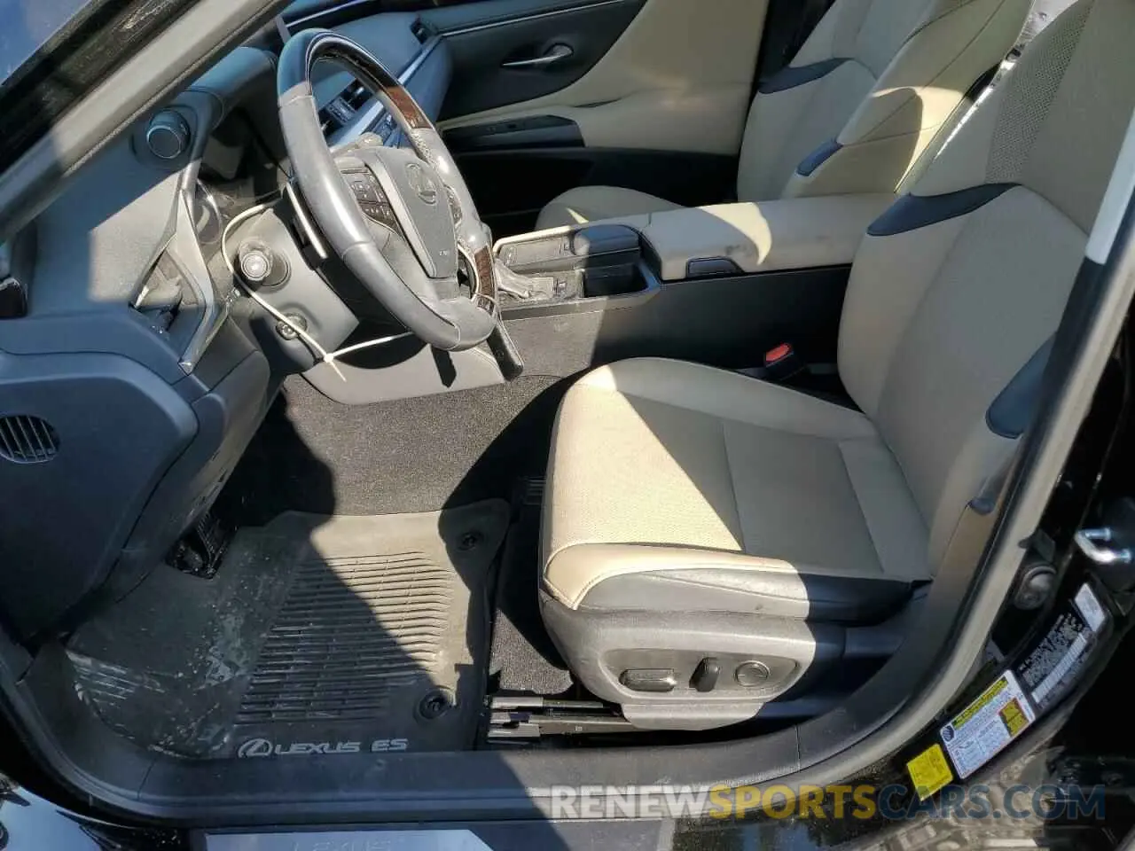 7 Photograph of a damaged car 58ADZ1B10LU071882 LEXUS ES350 2020