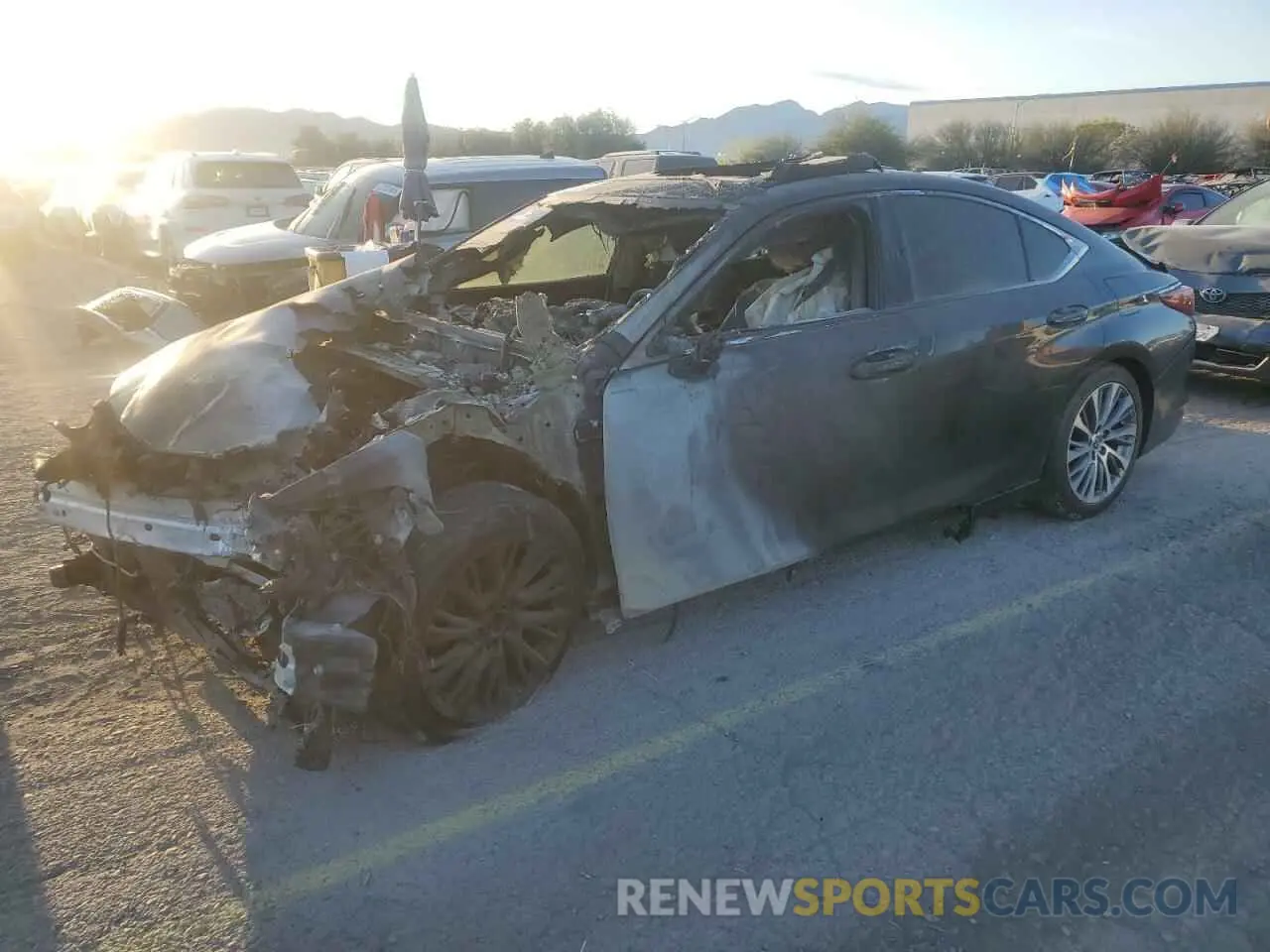 1 Photograph of a damaged car 58ADZ1B14LU056737 LEXUS ES350 2020