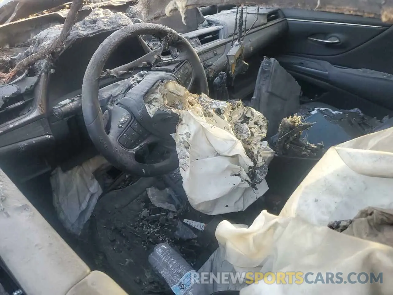 8 Photograph of a damaged car 58ADZ1B14LU056737 LEXUS ES350 2020