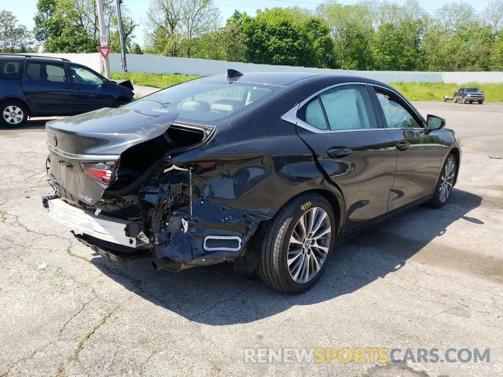 4 Photograph of a damaged car 58ADZ1B15LU051644 LEXUS ES350 2020