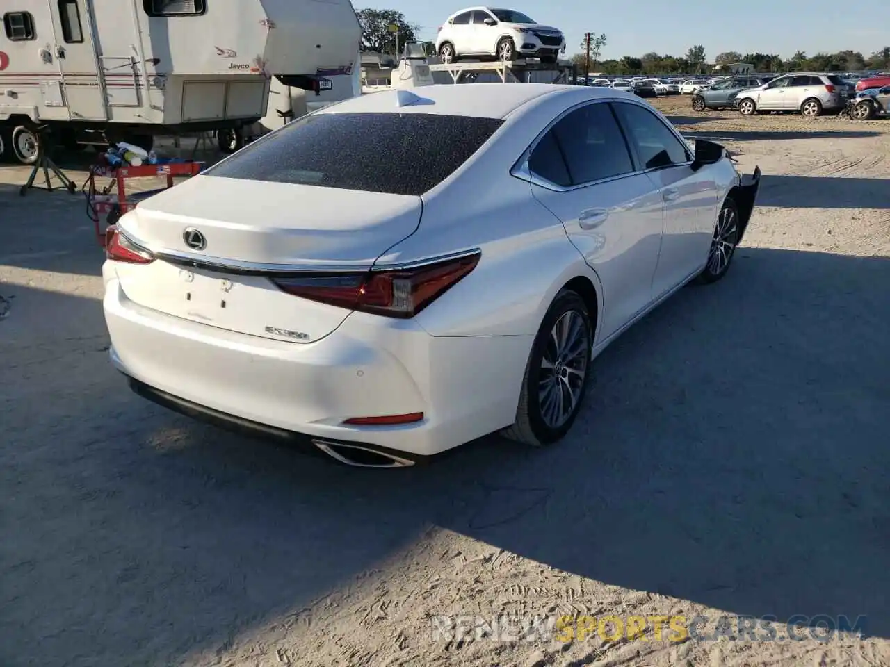 4 Photograph of a damaged car 58ADZ1B16LU056609 LEXUS ES350 2020