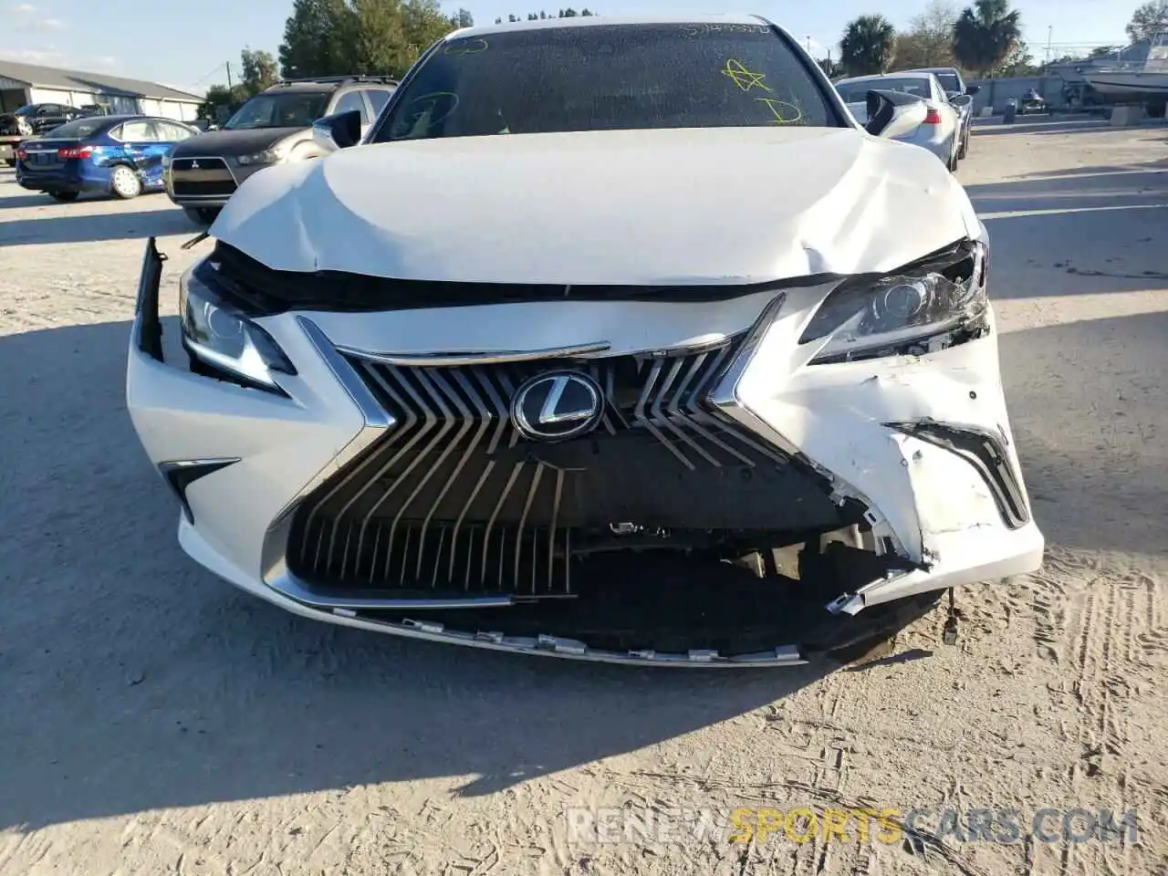 9 Photograph of a damaged car 58ADZ1B16LU056609 LEXUS ES350 2020