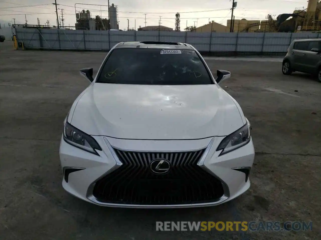 9 Photograph of a damaged car 58ADZ1B16LU063656 LEXUS ES350 2020