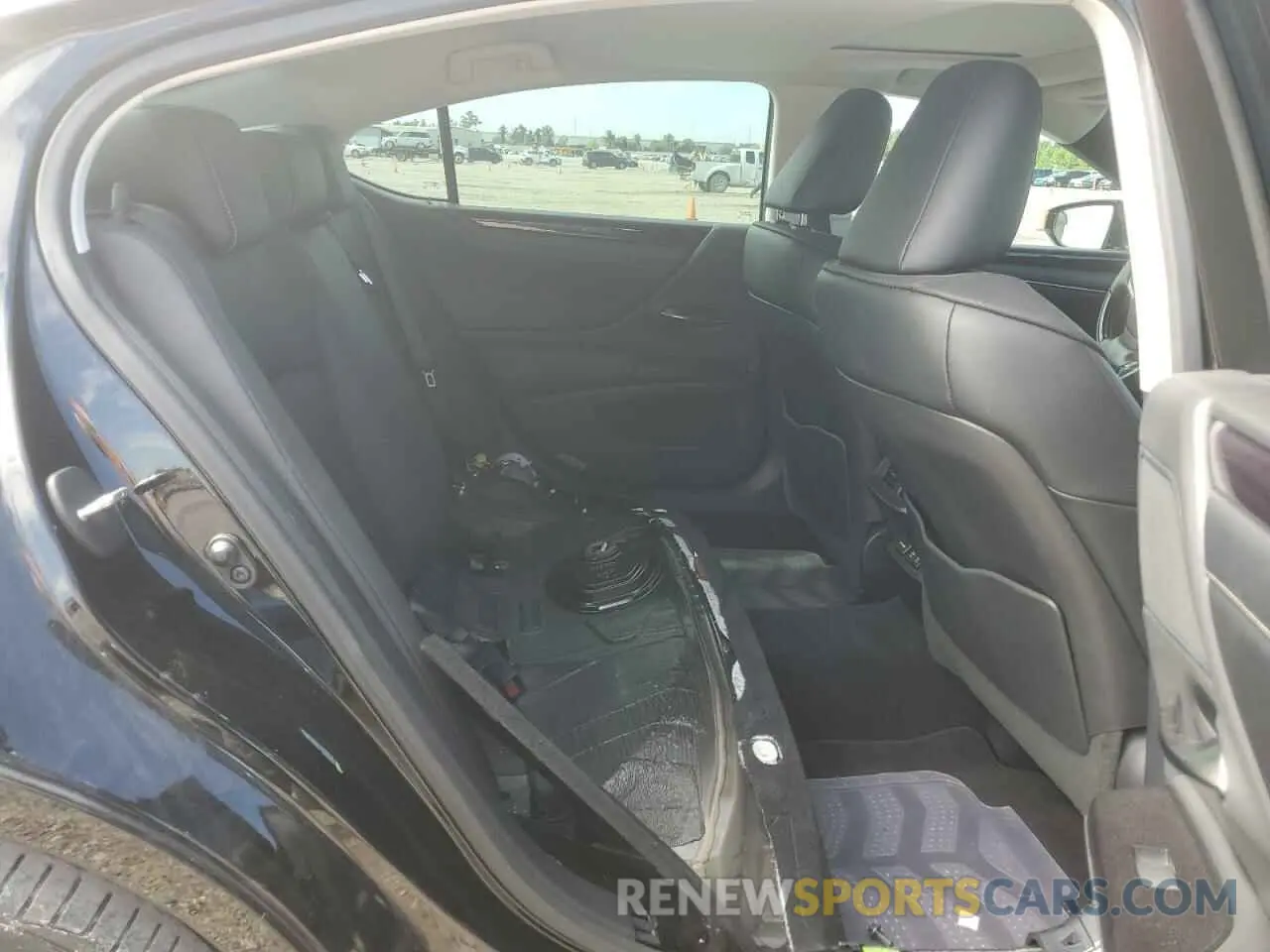 10 Photograph of a damaged car 58ADZ1B16LU070039 LEXUS ES350 2020