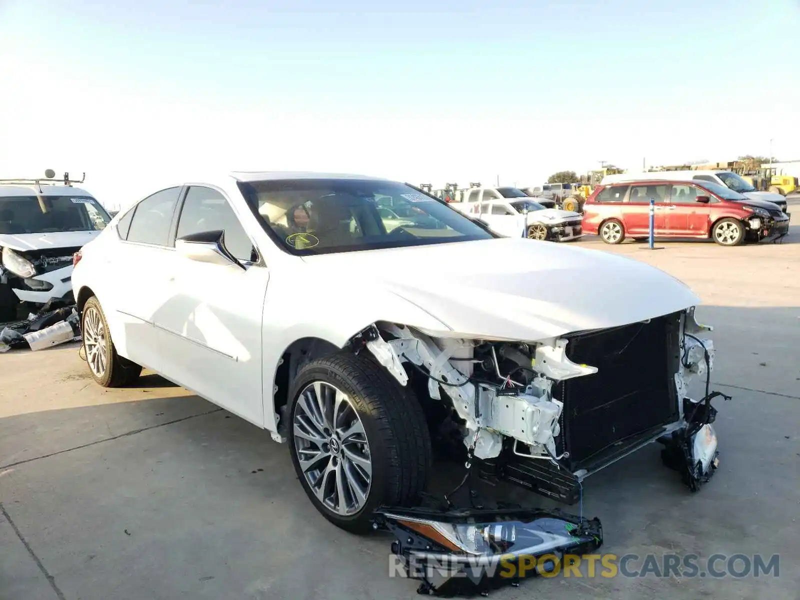 1 Photograph of a damaged car 58ADZ1B17LU064055 LEXUS ES350 2020