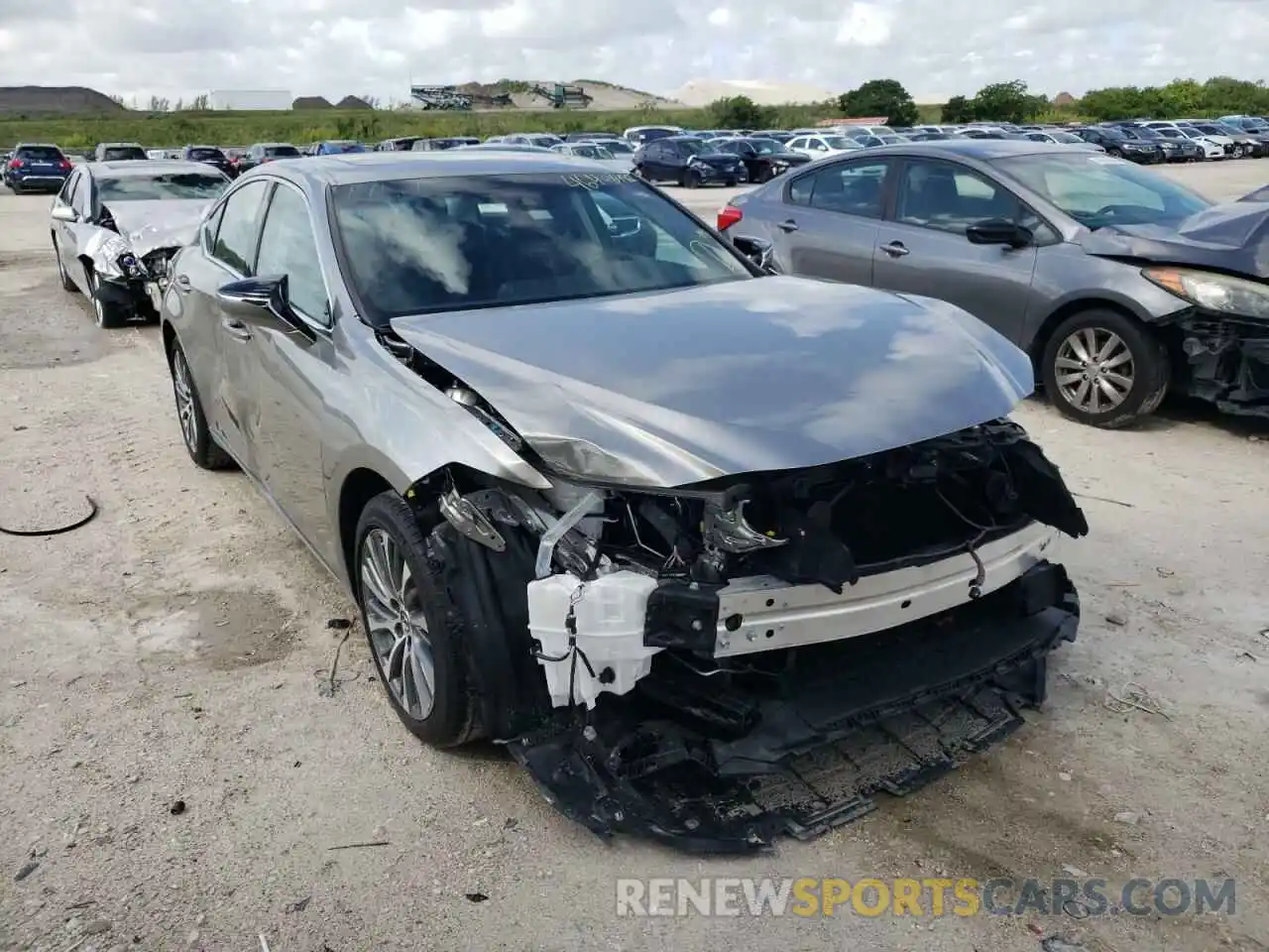 1 Photograph of a damaged car 58ADZ1B17LU064492 LEXUS ES350 2020