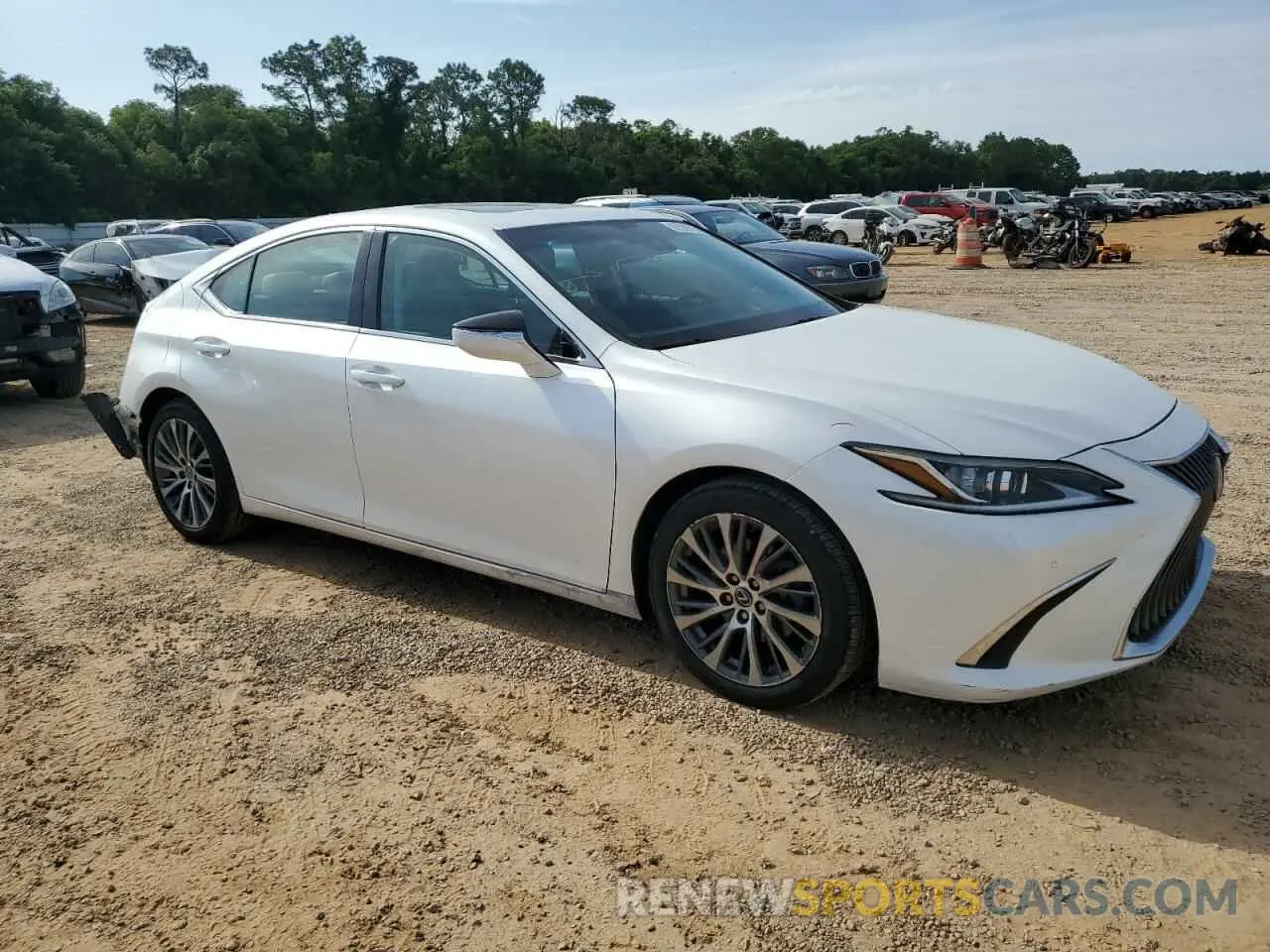 4 Photograph of a damaged car 58ADZ1B18LU052674 LEXUS ES350 2020