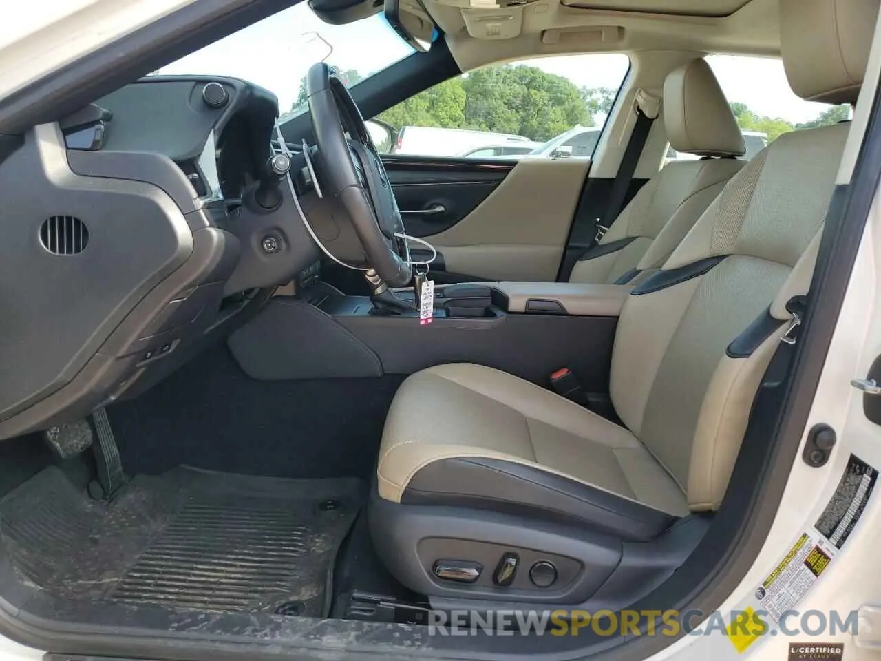 7 Photograph of a damaged car 58ADZ1B18LU052674 LEXUS ES350 2020