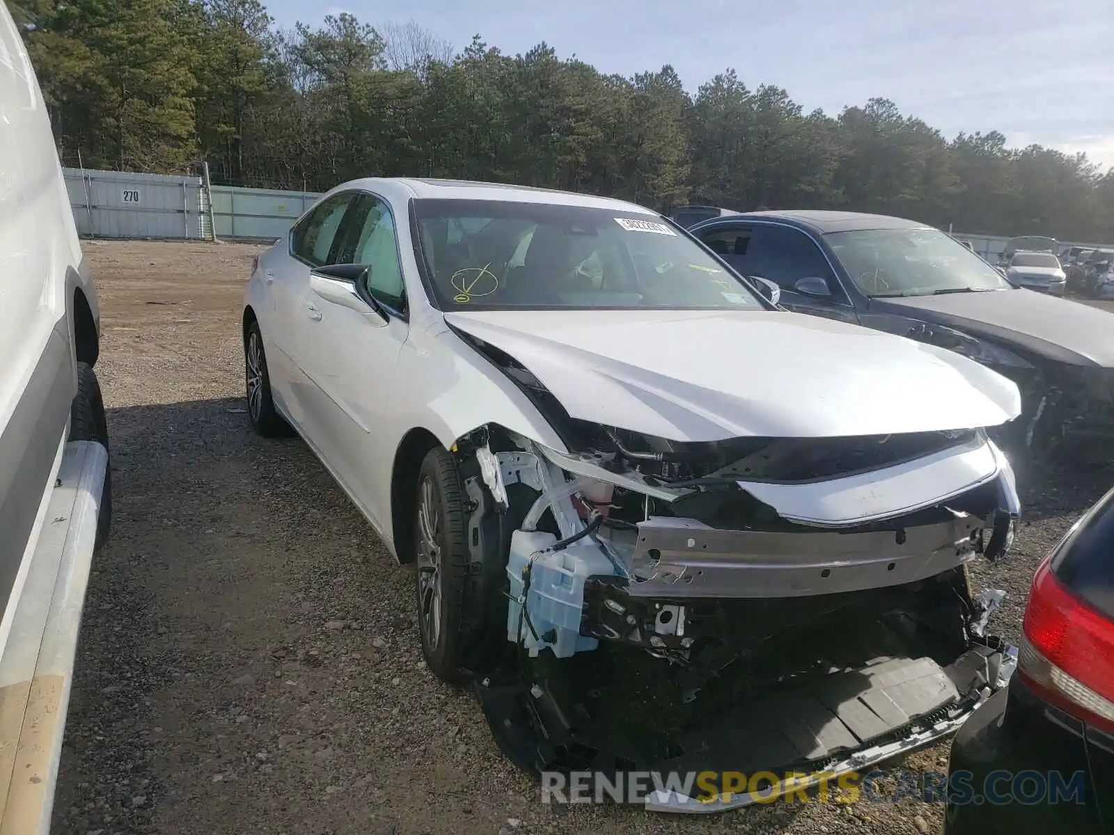 1 Photograph of a damaged car 58ADZ1B18LU060855 LEXUS ES350 2020