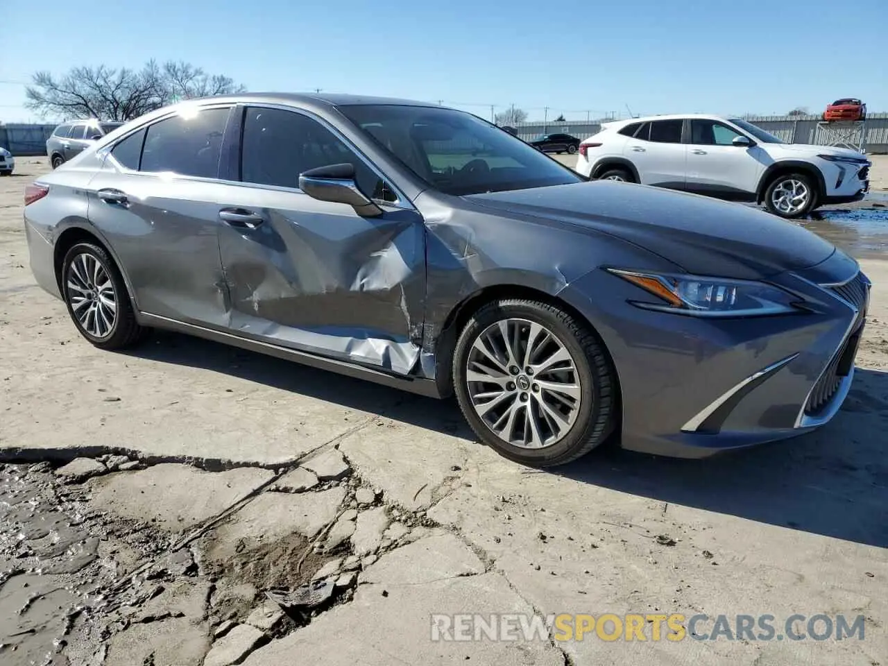4 Photograph of a damaged car 58ADZ1B18LU067420 LEXUS ES350 2020