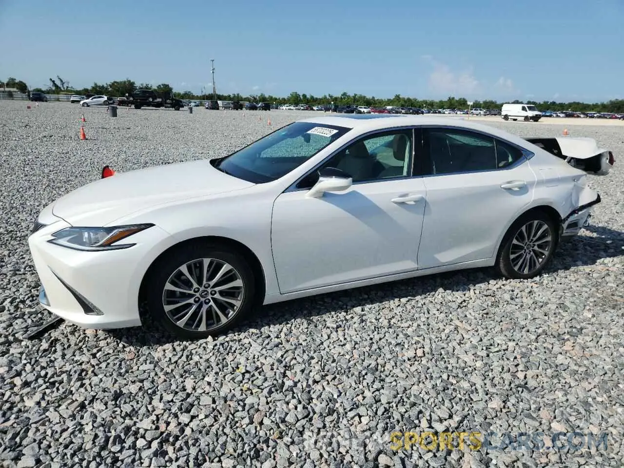 1 Photograph of a damaged car 58ADZ1B18LU068065 LEXUS ES350 2020