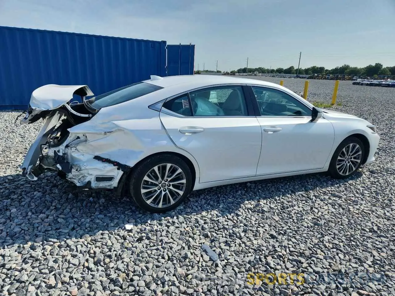 3 Photograph of a damaged car 58ADZ1B18LU068065 LEXUS ES350 2020