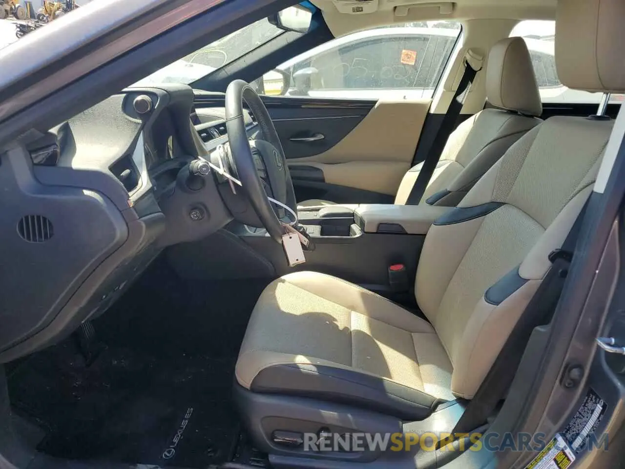 7 Photograph of a damaged car 58ADZ1B18LU068809 LEXUS ES350 2020