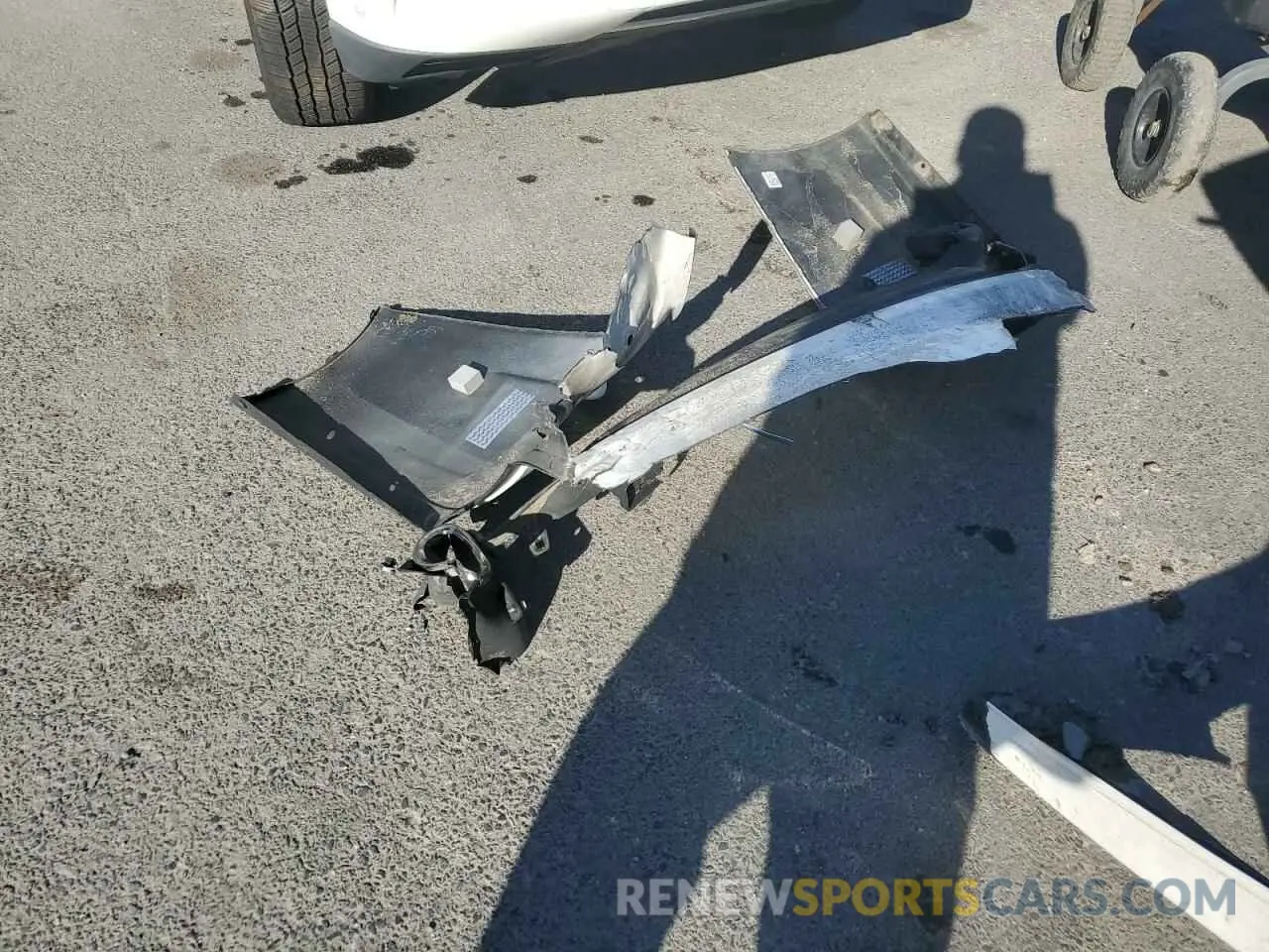 14 Photograph of a damaged car 58AEZ1B11LU058384 LEXUS ES350 2020
