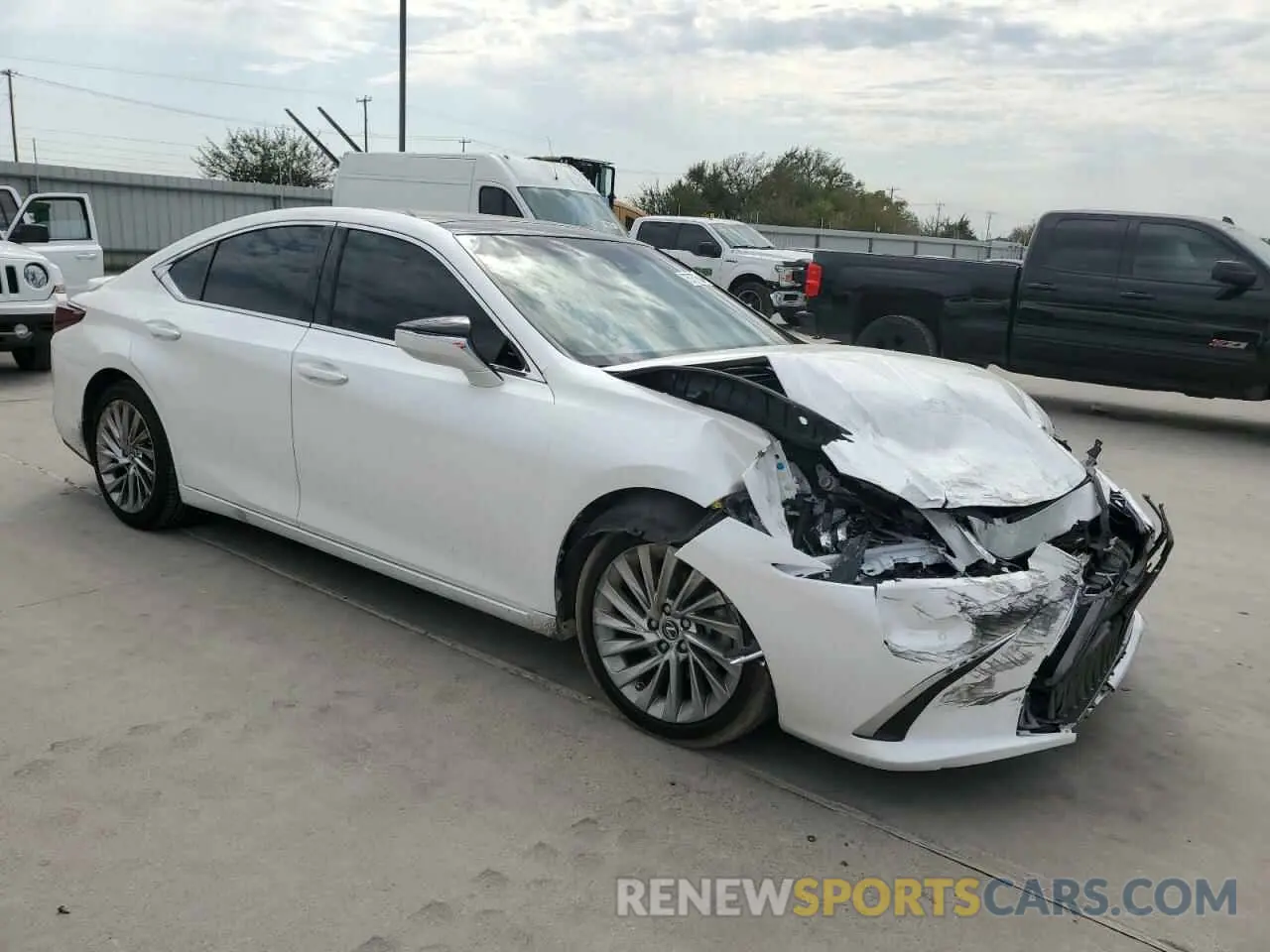 4 Photograph of a damaged car 58AEZ1B11LU078506 LEXUS ES350 2020